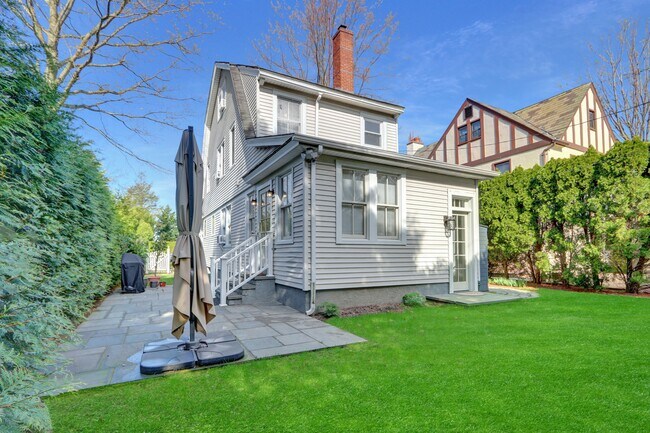 Foto del edificio - 65 Roxbury Rd