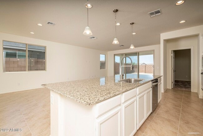 Foto del edificio - 16792 W Gwen St