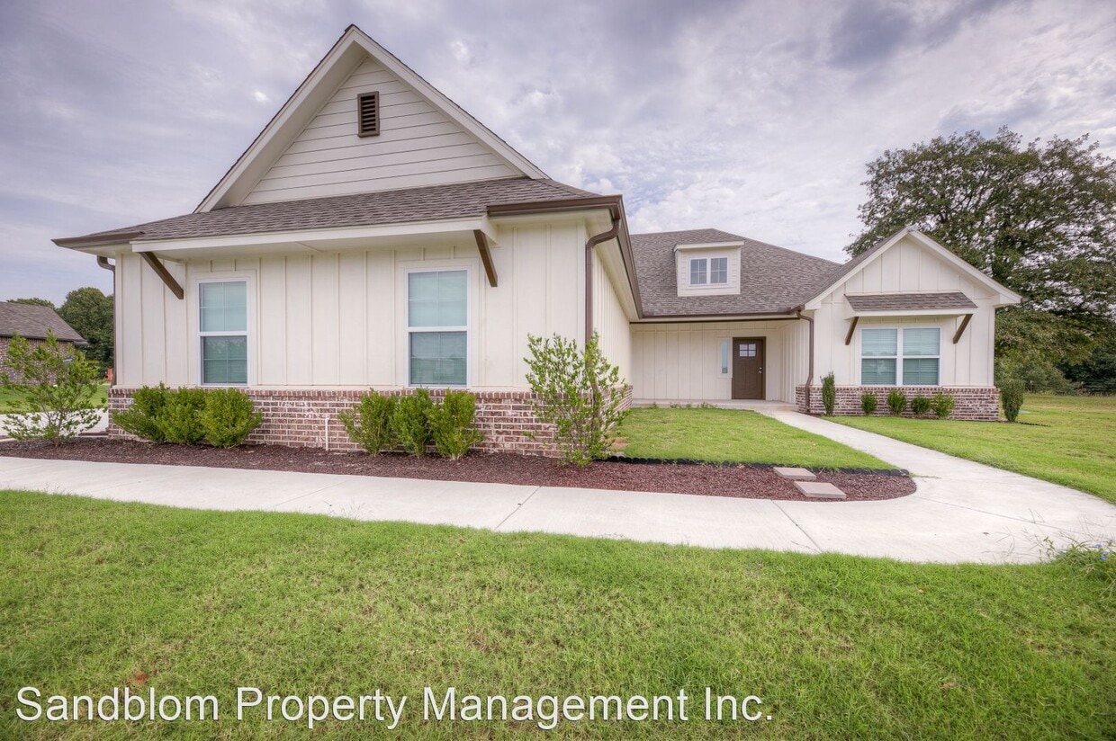 3 br, 2 bath House 16229 S 251st E Ave House Rental in Coweta, OK