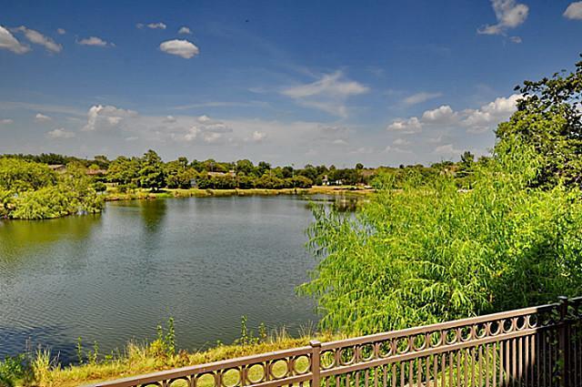 Foto del edificio - 2610 Lakehill Ln