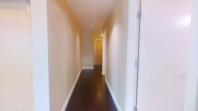 Foto del edificio - **HOLIDAY SPECIAL OWNER WILL PAY MOVE IN/O...