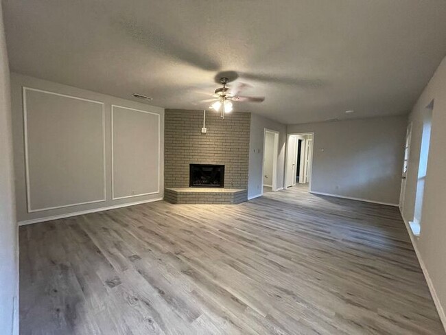 Building Photo - 3 Bedroom Duplex for rent in Arlington!