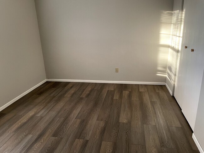 Building Photo - 317 Stratford Way