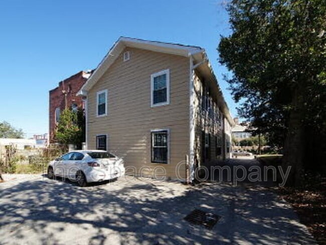 Building Photo - 995 King St