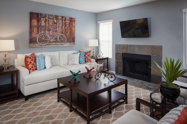 Corona Pointe Resort Townhomes Apartments Riverside Ca One Two Bedroom Apartments Corona Pointe Resort Townhomes