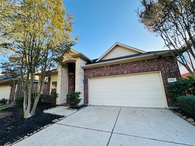 Building Photo - 21927 Field Green Dr