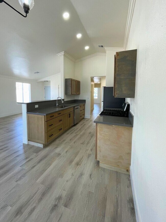 Building Photo - 2317 Logsdon Dr