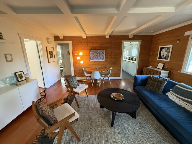 RooLiving Room when you enter front door (wide angle)m - 2343 Yosemite Dr