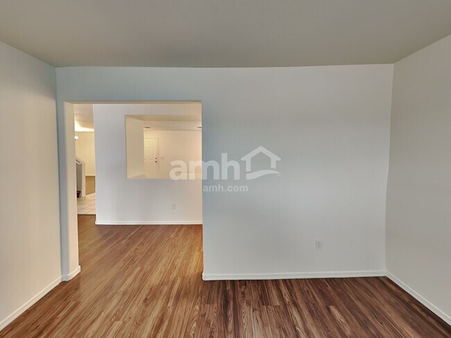 Foto del edificio - 9055 E Plana Avenue