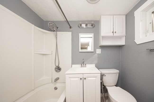 Building Photo - 217 Grafton St