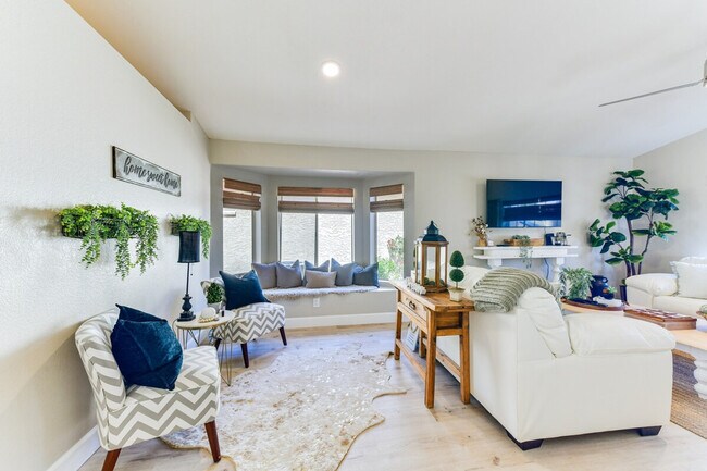 Foto del edificio - 1120 N Val Vista Dr