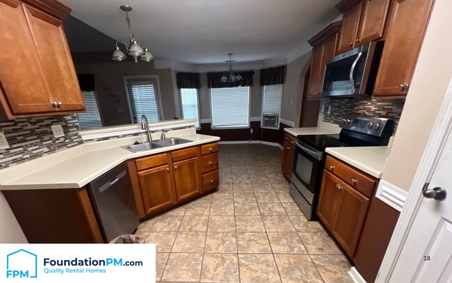 Building Photo - 4087 Sidlehill Dr