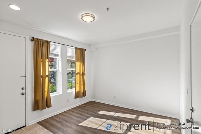Building Photo - 3 br, 3 bath Townhome - 1407 Nevin Plaza, ...