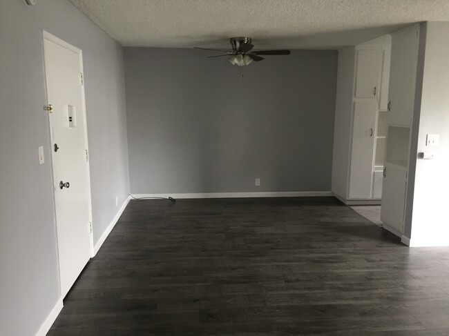 Foto del edificio - 1420 N Fuller Ave