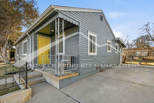 Foto del edificio - Charming Home with Washer/Dryer and Storage Shed
