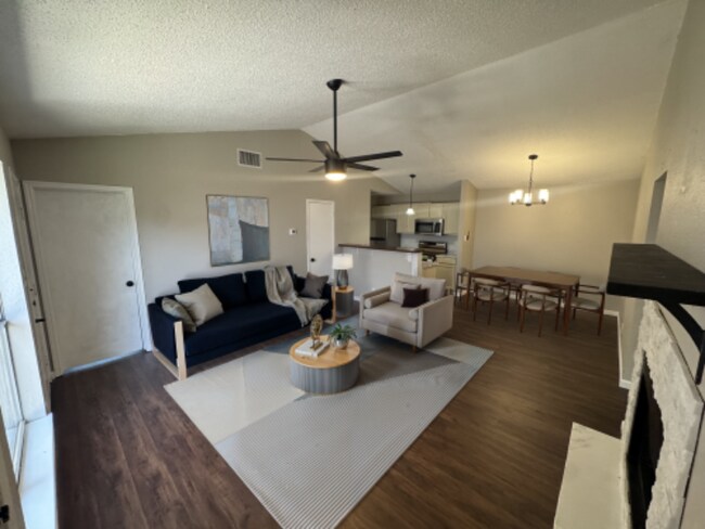 Foto del edificio - 6101 Parkwood Dr