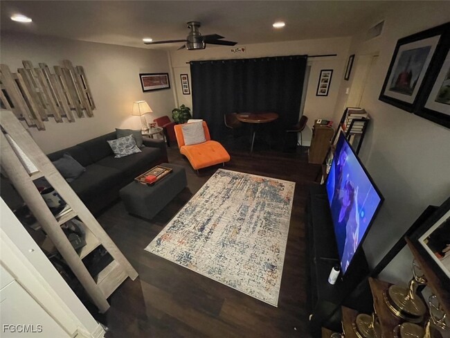 Building Photo - 2350 W First St