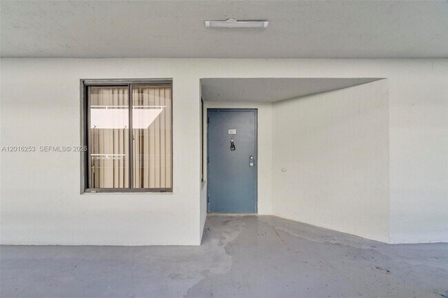 Foto del edificio - 8275 SW 152nd Ave