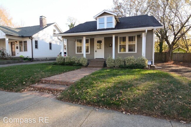 Foto del edificio - 4 br, 3 bath House - 1542 Douglas Ave.