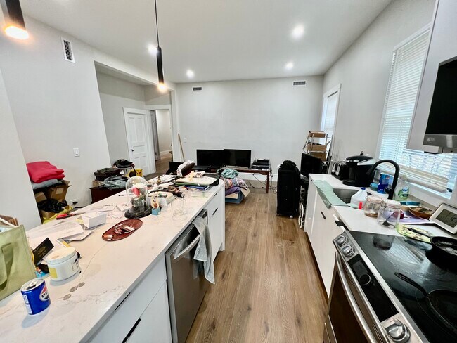 Building Photo - 176 Ruthven St