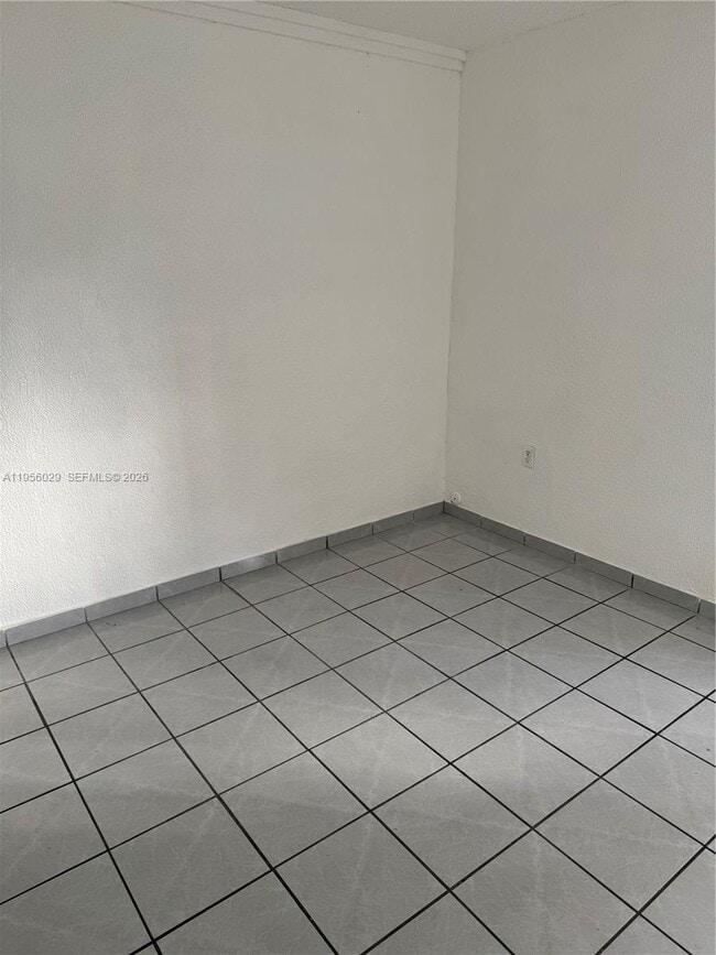 Foto del edificio - 8240 NW 181st St