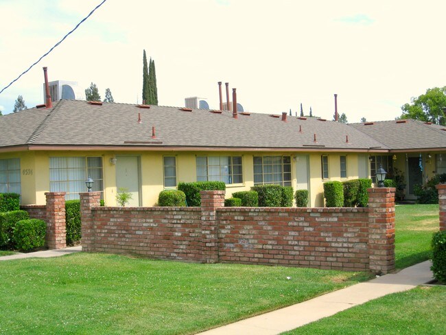 College Apartments Fresno Ca Building Photo College Apartments