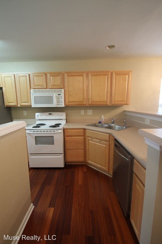 Building Photo - 3 br, 2.5 bath House - 643 Rock Lake Glen