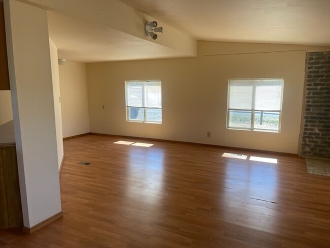 Foto del edificio - 2 bed 2 bath double wide mobile with Evapo...