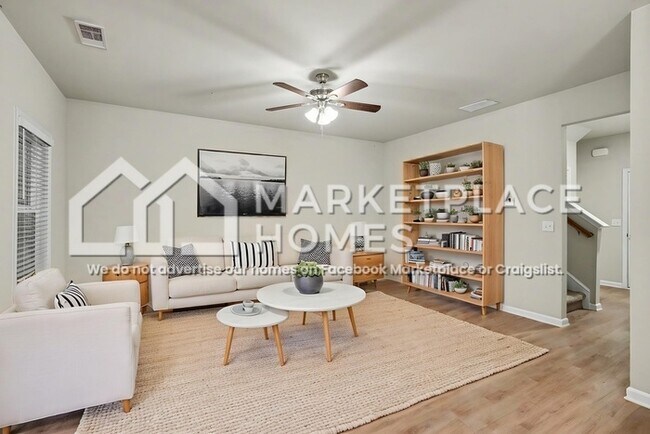 Foto del edificio - 256 W L Miller Dr