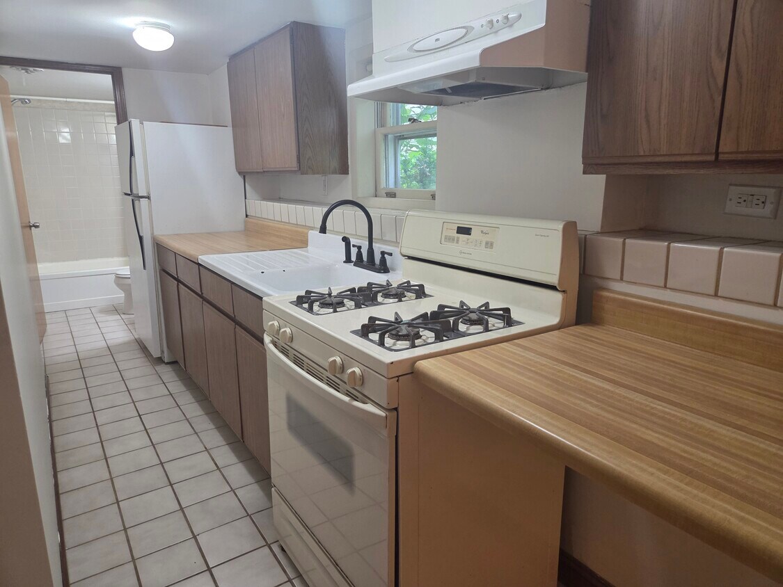 Foto principal - 4651 N Leamington Ave