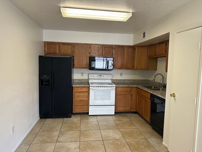 Foto del edificio - 6219 E Glencove St