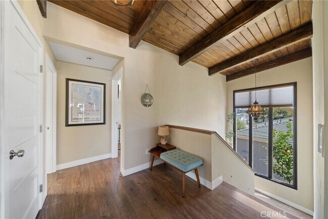 Foto del edificio - 215 Monterey Dr