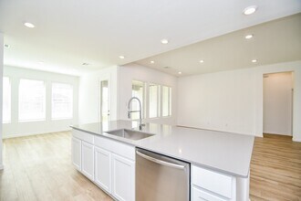 Building Photo - 5624 Frst Cv Dr