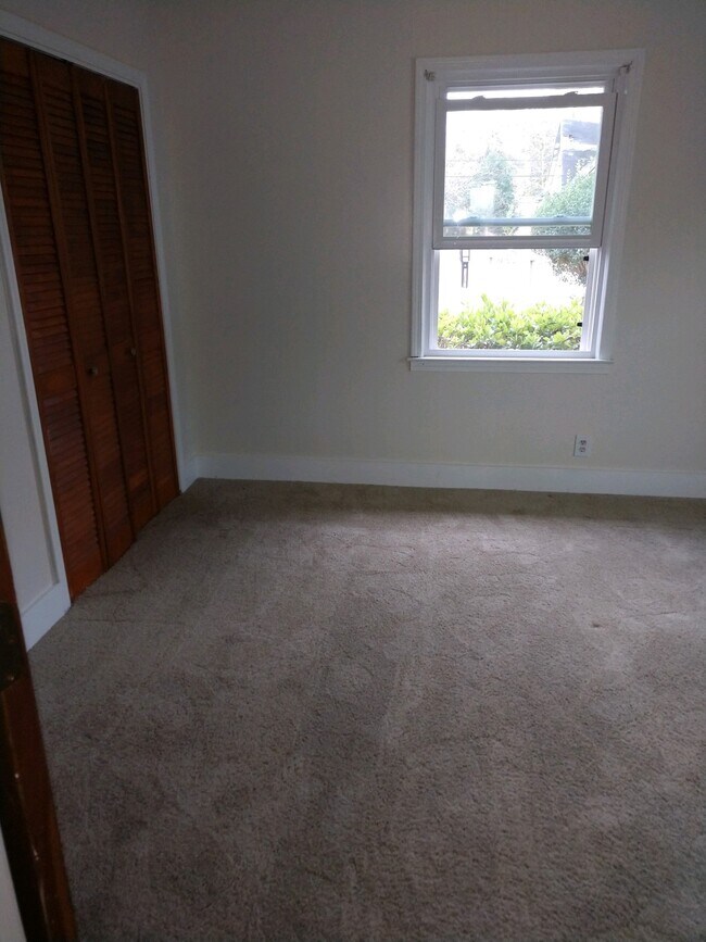 Bedroom - 2512 Prince St