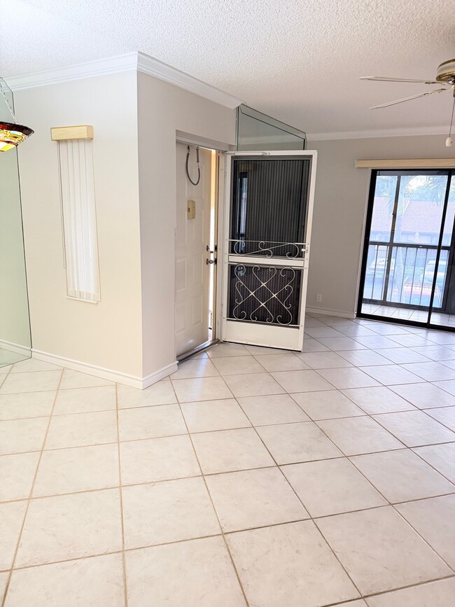 Building Photo - 802 Sky Pine Way