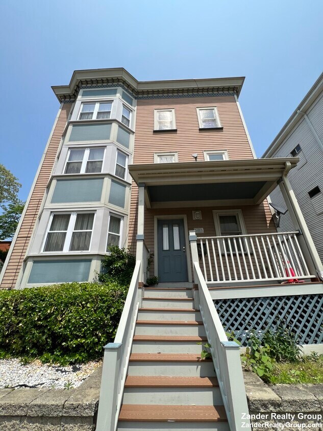 Primary Photo - 239 Heath St
