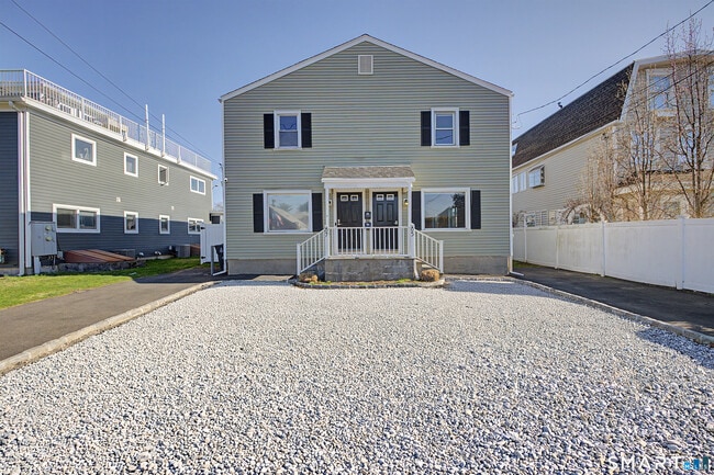 Building Photo - 85 Iroquois Rd