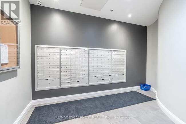 Photo du bâtiment - 1 Redfern Ave