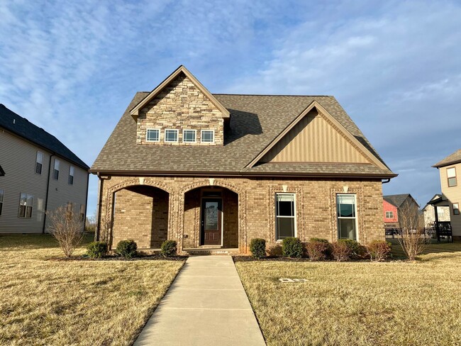 Building Photo - Beautiful 5 Bedroom, 2.5 bath Home in Hick...