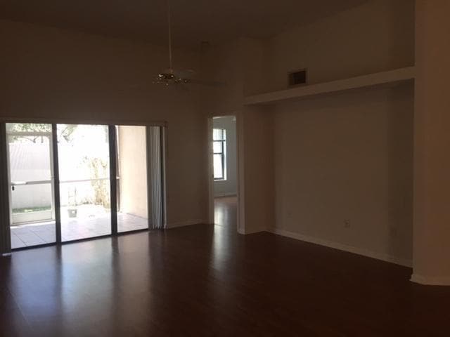 Foto del edificio - 712 SW 158th Terrace