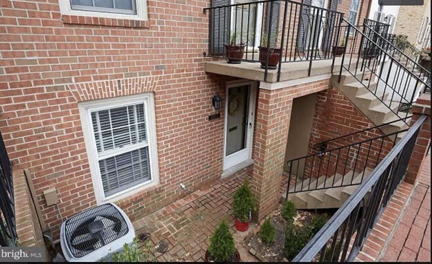 Building Photo - 3281 Sutton Pl NW