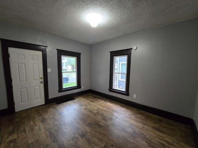 Building Photo - 208 Clay St
