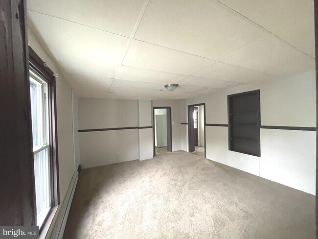 Building Photo - 724 Salem Ave