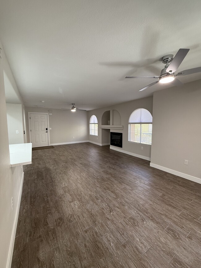 Building Photo - 7950 W Flamingo Rd
