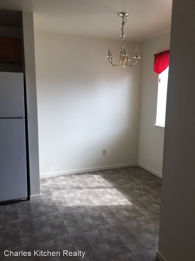 Building Photo - 3 br, 1.5 bath House - 3915 Village Drive
