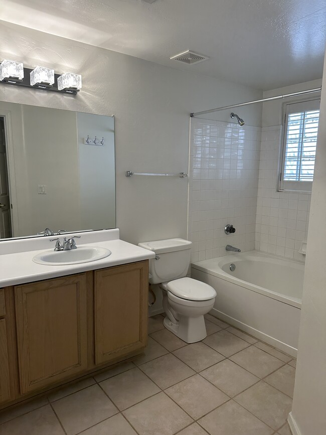 Master Bath - 10401 N 52nd St