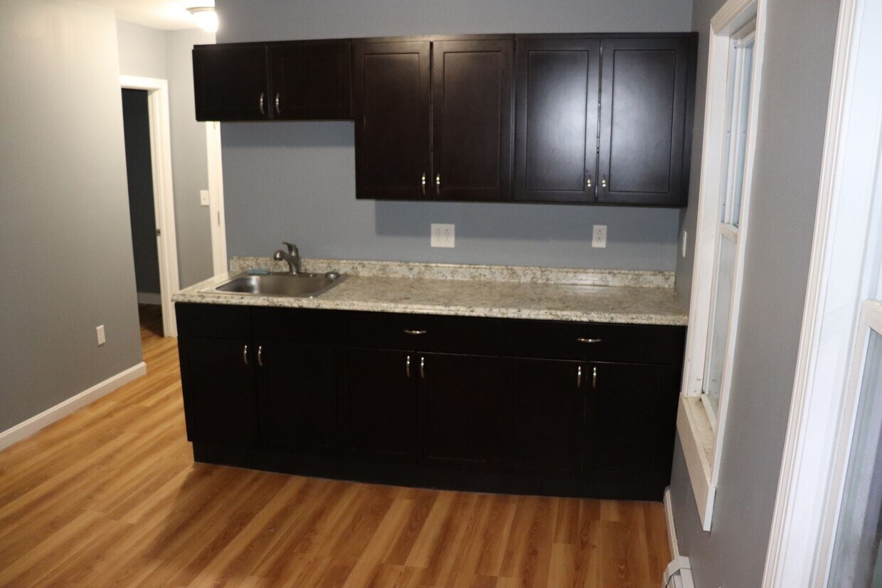 Foto principal - 126 Blake st. Lewiston, ME