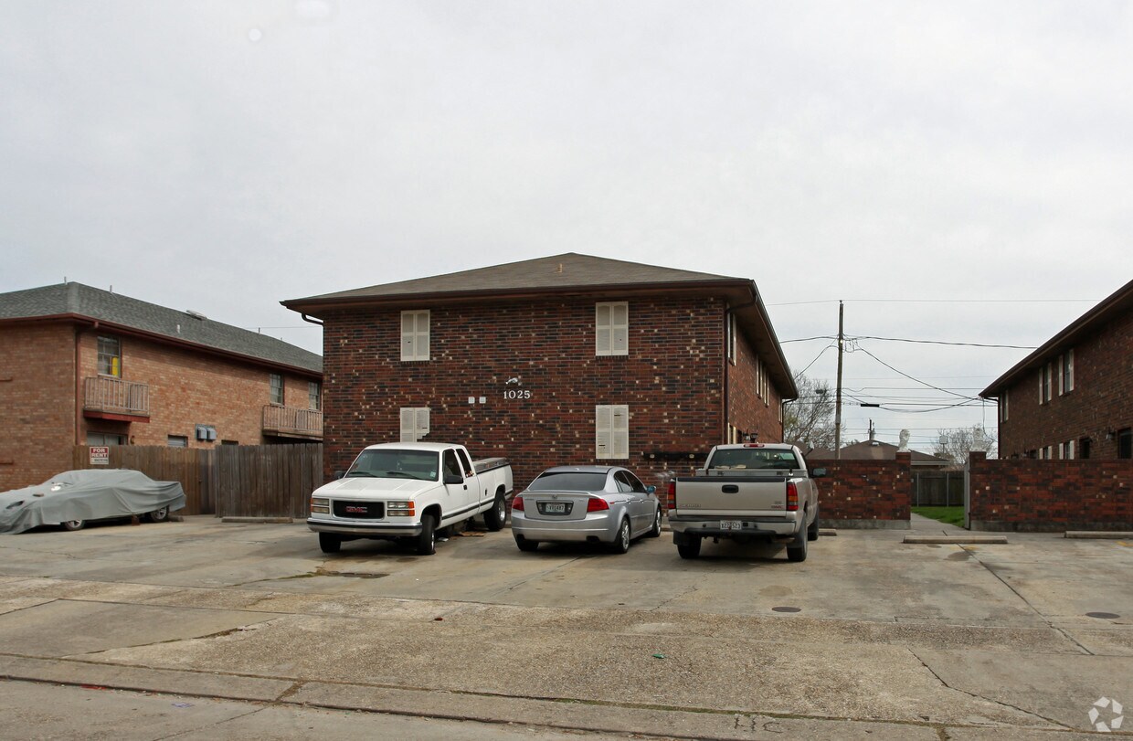 Primary Photo - 1025-1029 Dimarco Dr