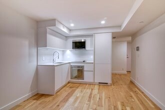 Building Photo - 3460 Rue Peel