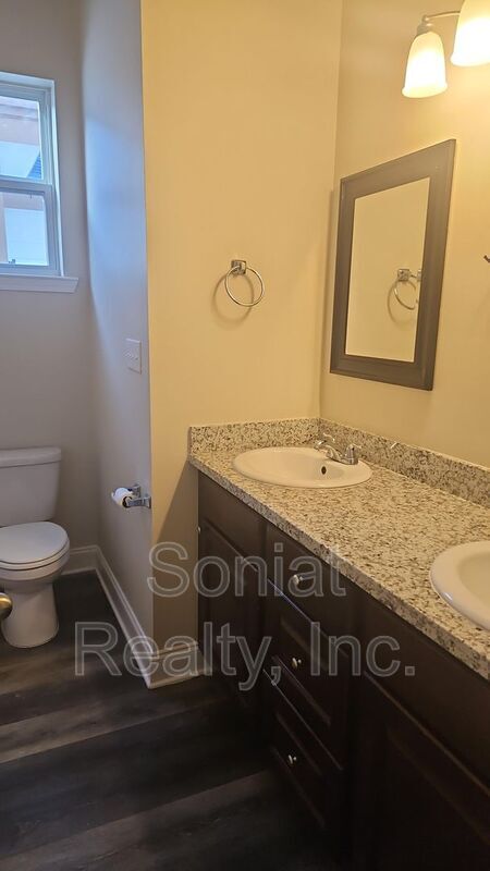 Building Photo - 2509 Mazant St